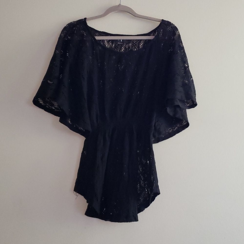 š
ŗforever 21 Lace Butterfly Sleeve Black Top - Picture 1 of 6